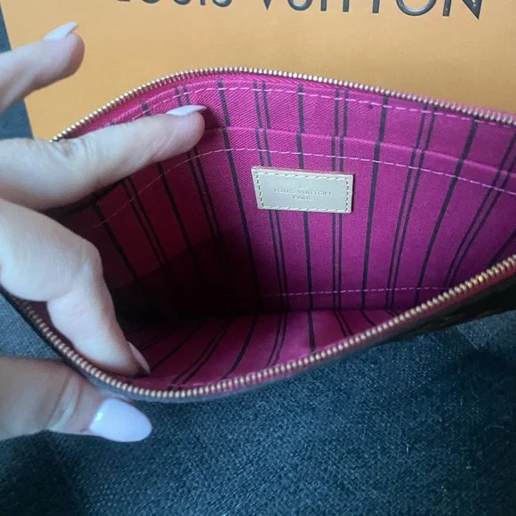 Louis Vuitton Gray Monogram Wristlet pouch - Picture 11 of 17